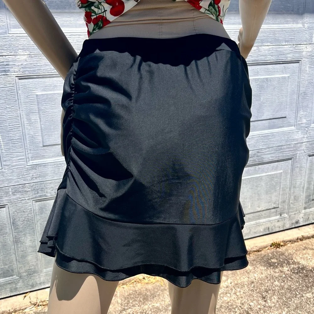 - Tulip Hem Ruched Side Swim Skirt SZ 16! LIKE NEW!